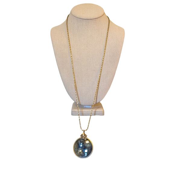 Vintage 1976 Signed Avon Magnifying Glass Pendant Necklace on 30" Monet Chain - Picture 8 of 8
